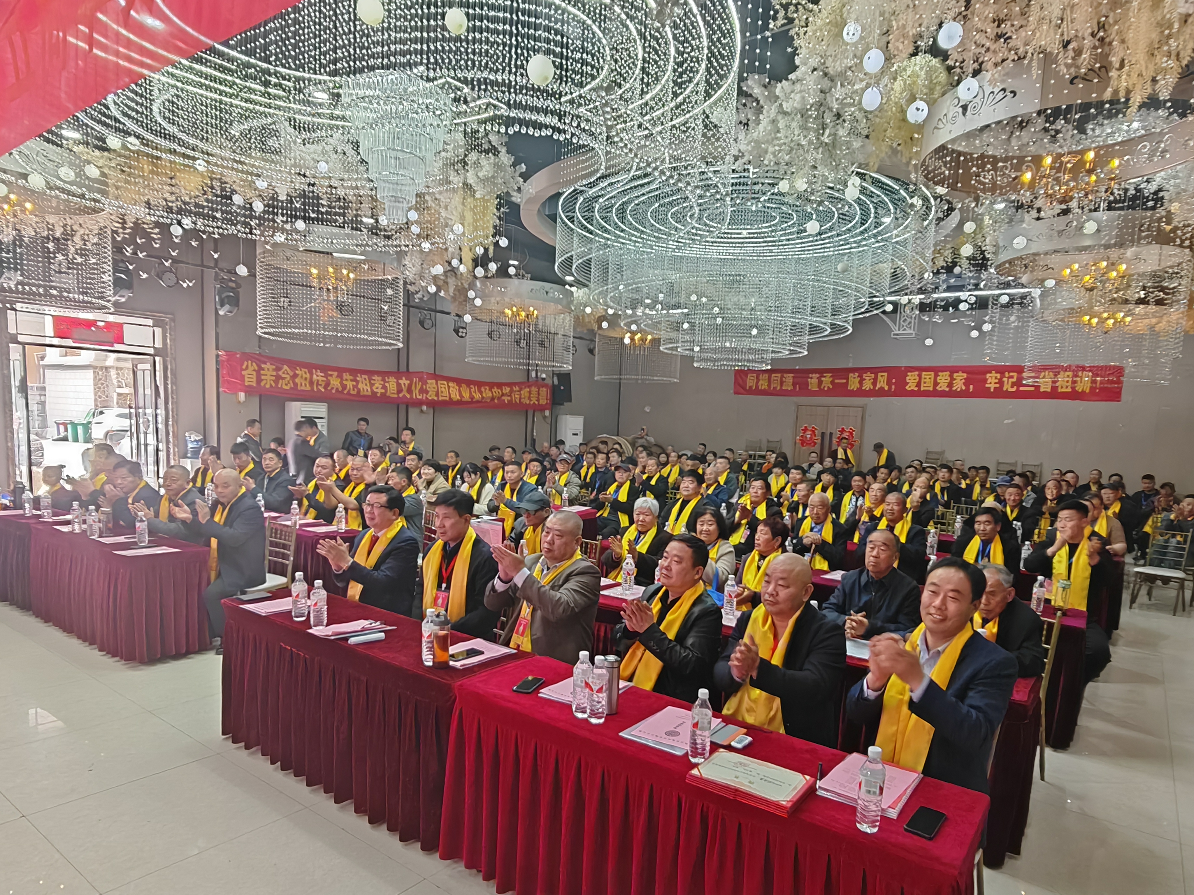 曾氏宗親聯(lián)合總會(huì)常務(wù)副會(huì)長(zhǎng)、河南省曾氏孝文化委員會(huì)會(huì)長(zhǎng)曾占國(guó)受邀參加2024甲辰年商丘市曾氏宗親第35屆祭祖聯(lián)誼會(huì) 宗圣集團(tuán) 2024-03-31 17:12 河南